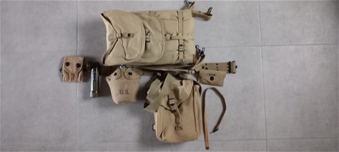 Afbeelding van Replica WW2 infantry gear.