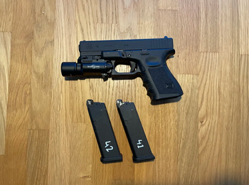 Afbeelding 2 van VFC Umarex Glock 19 Gen 3 w/ pistol case, x300 & extra magazine