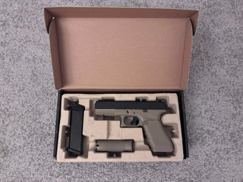 Afbeelding 5 van WE Tactical Glock 17 Tan (Type B) with extra magazine