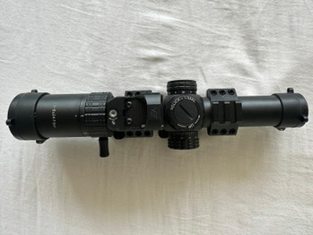 Imagen 4 de S6 1-6x24i Fiber LPVO + Frenzy 1x17x24 Red Dot + Ring Mount - MOET ER VANAF