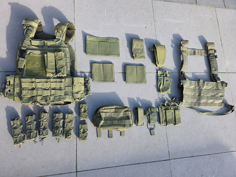 Image 1 for Platecarrier, Lightweight Chestrig en verschillende pouches OD Green