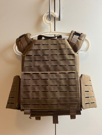 Imagen 2 de Invader Gear Reaper QRB Plate Carrier Coyote