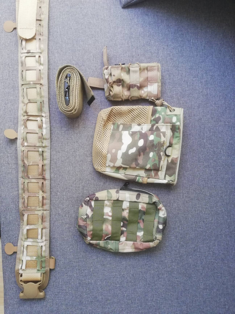 Image 1 for tactical belt met pouches en tactical knife