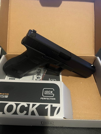 Image 2 pour Umarex Glock 17 Gen5 - Gas blowback + Holster - New Condition
