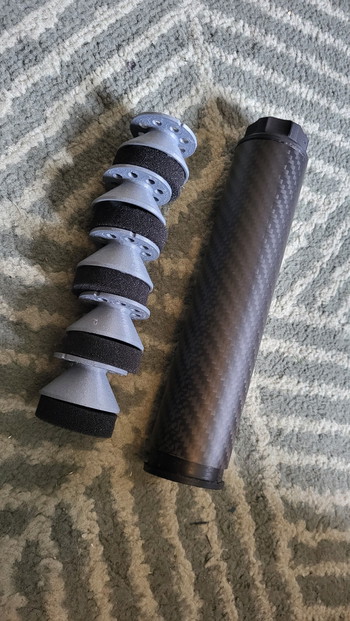 Afbeelding 4 van CARBON SILENCER model Bushmaster GEN 2, met foam rings, baffles en fartflap