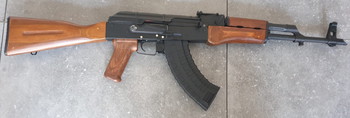 Imagen 3 de AK 47 MET 2 MAGS EN UPGRADES ( real wood)