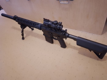 Afbeelding 3 van TE KOOP: SR 25 DMR volledig geupgrade met bipod , scope en 6 midcap magazijnen