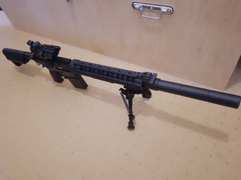 Afbeelding 5 van TE KOOP: SR 25 DMR volledig geupgrade met bipod , scope en 6 midcap magazijnen