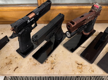 Image 3 for Pistol Stand Gun Stand Display Ständer Präsentation Pistolenhalter Ständer Austellung Showcase