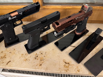 Image 8 for Pistol Stand Gun Stand Display Ständer Präsentation Pistolenhalter Ständer Austellung Showcase