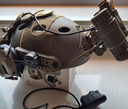 Imagen para Fast helmet met earmor headset en dummy night vision groenlicht versie