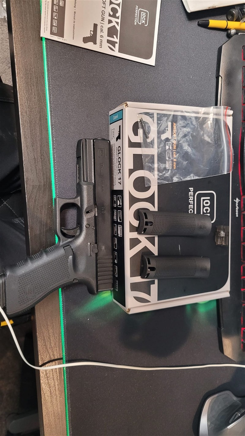Afbeelding 1 van Umarex Glock 17 Gen 4 met holster