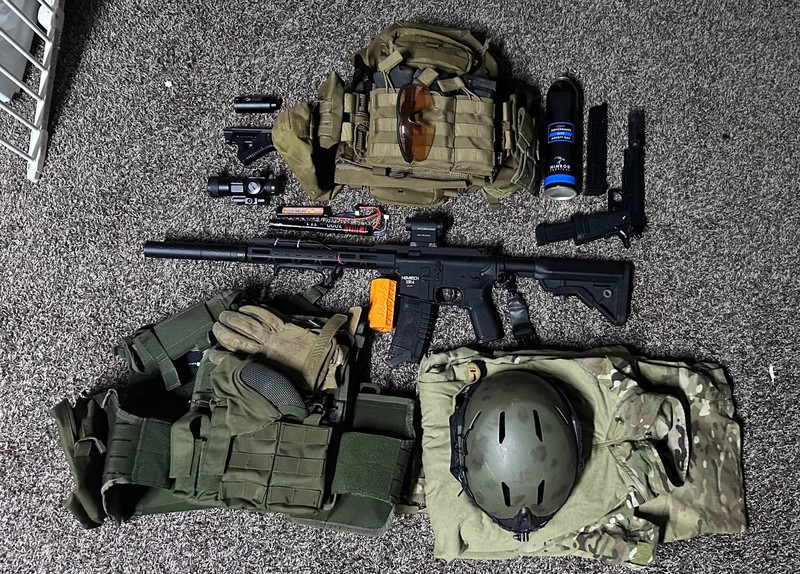 Afbeelding 1 van complete dikke  airsoft set lees beschrijving !