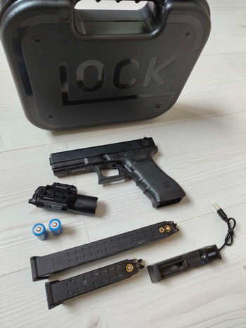Bild 2 für UMAREX/VFC Glock 18C + X300U + 1x extra mag + case