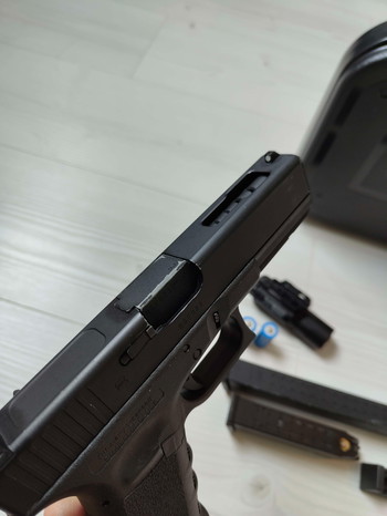 Bild 3 für UMAREX/VFC Glock 18C + X300U + 1x extra mag + case