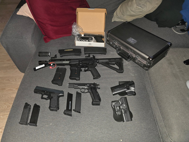 Bild 1 für Collectie airsoft: AEG R15, GBB AW VX9100 / G19, GBB KP 09 / CZ75, GBB Umarex G17 (defect)
