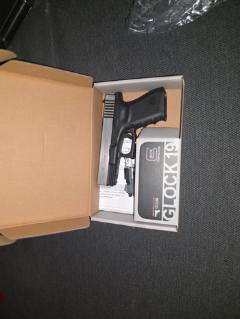 Bild 5 für Collectie airsoft: AEG R15, GBB AW VX9100 / G19, GBB KP 09 / CZ75, GBB Umarex G17 (defect)