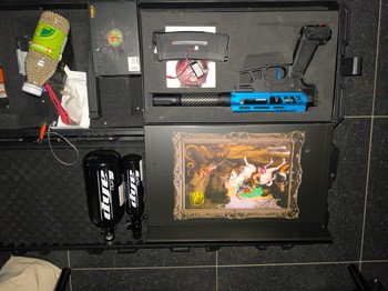 Afbeelding 2 van Heretic + 2 magazijne 2flessen koffer ...........extras