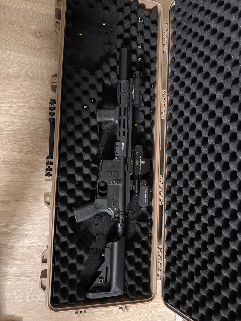 Imagen 1 de Specna Arms M4 Starterspakket | Maxx Hop-up | Precision Barrel | Nuprol Hard Case | 5 Mags | Artex Vest.