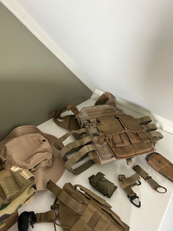 Afbeelding 3 van Hele hoop airsoft gear te koop plate carrier battle belt helm tas bril