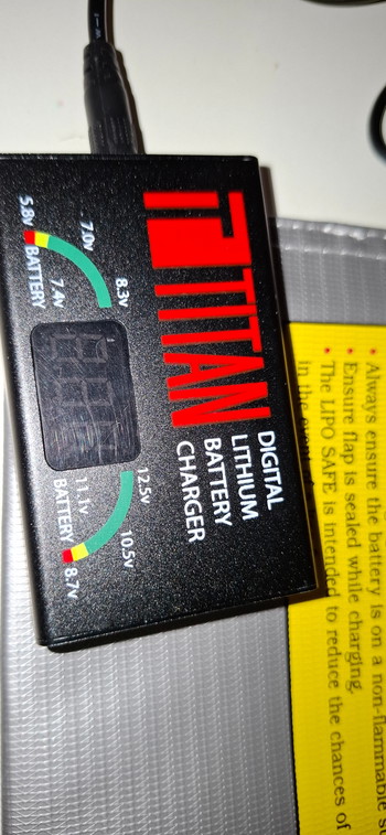 Image 3 for Titan lithium battery charger + battery & lipo guard