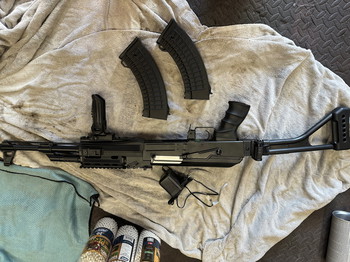 Bild 2 für Ak47 kalasjnikov met 2 magazijnen