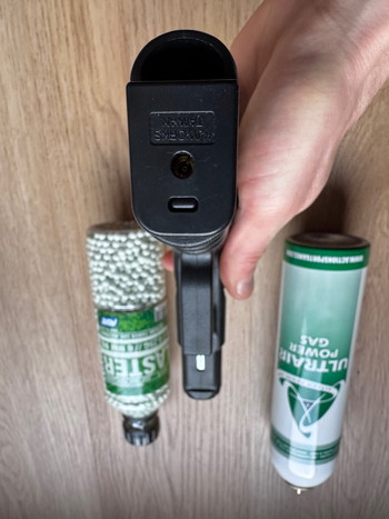 Afbeelding 3 van Réplique pistolet airsoft GBB KJW KJ0289 + billes + gaz