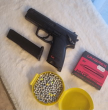 Imagen para M4 Colt Cybergun en HK UPS