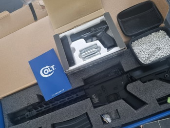 Image 3 for M4 Colt Cybergun en HK UPS