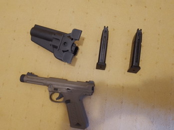Afbeelding 2 van TE KOOP: Action Army AAP 01 pistool met kydex holster en 2 magazijnen