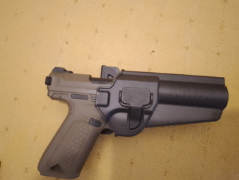 Afbeelding 3 van TE KOOP: Action Army AAP 01 pistool met kydex holster en 2 magazijnen