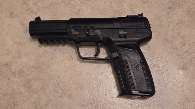 Image 1 pour FN Herstal Five Seven Blowback CO2 by Marushin & Cybergun