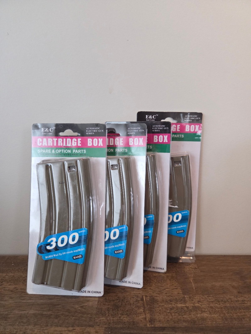 Afbeelding 1 van 4 x M4 M16 Metal Hi Cap Magazines 300 BBs Tan