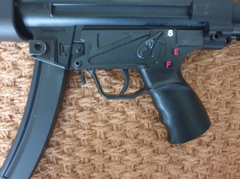 Image 5 for MP 5 a5    classic army  met 4 mags en upgrades
