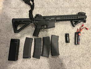 Bild für Lancer LT-19 Keymod Gen 3 (S)AEG, Black + 4x Magazin  + Tracer + 2x Akku und diverses Zubehör