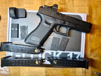 Image 2 for Glock 17 gen5 mos CNC slide met magazijnen en red dot