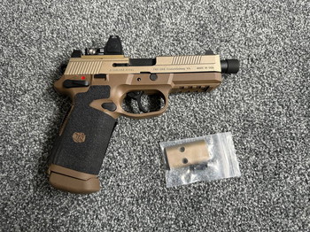 Afbeelding 4 van Cybergun FNX45 met RMR mountplate