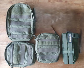 Afbeelding van Tasmanian Tiger Pouches en Warrior Assault Systems Radio pouch.