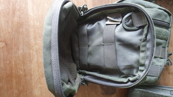 Afbeelding 2 van Tasmanian Tiger Pouches en Warrior Assault Systems Radio pouch.