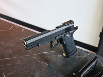 Afbeelding 2 van Tokyo Marui Hi-Capa 5.1 GBB | twee lekvrije magazijnen