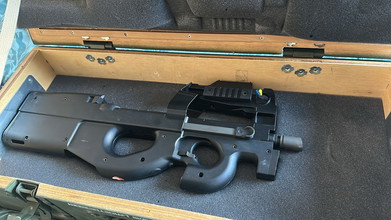Afbeelding van P90 G&G.  AEG