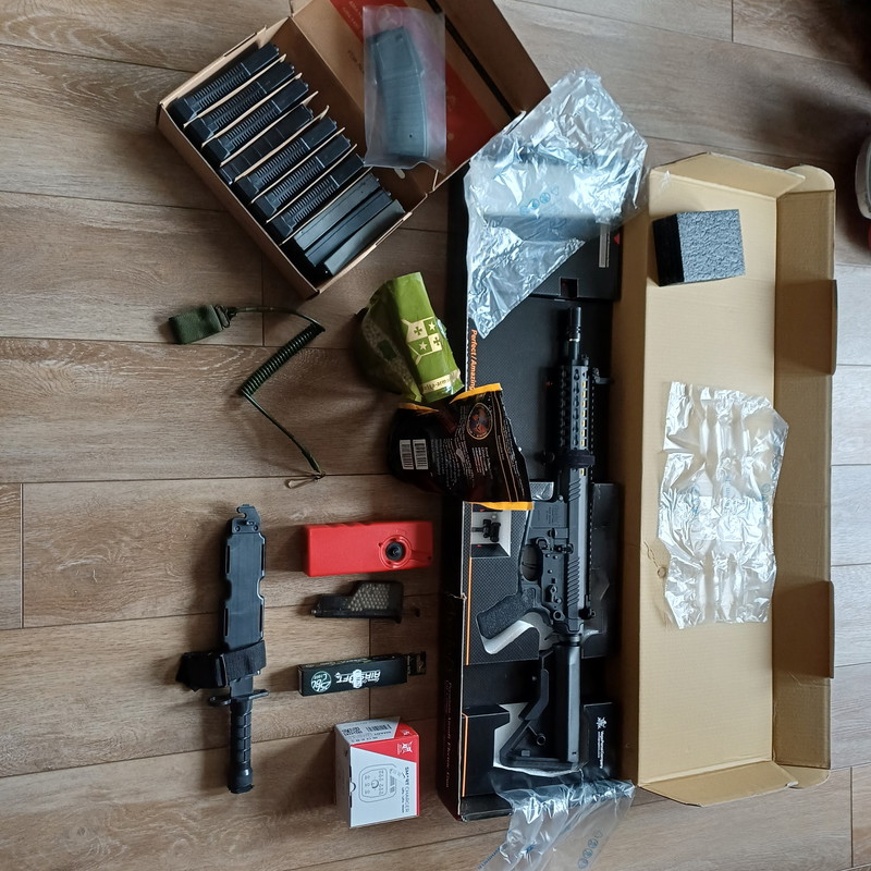 Bild 1 für VFC M4 met 2 batterijen,oplader en magazijnen.