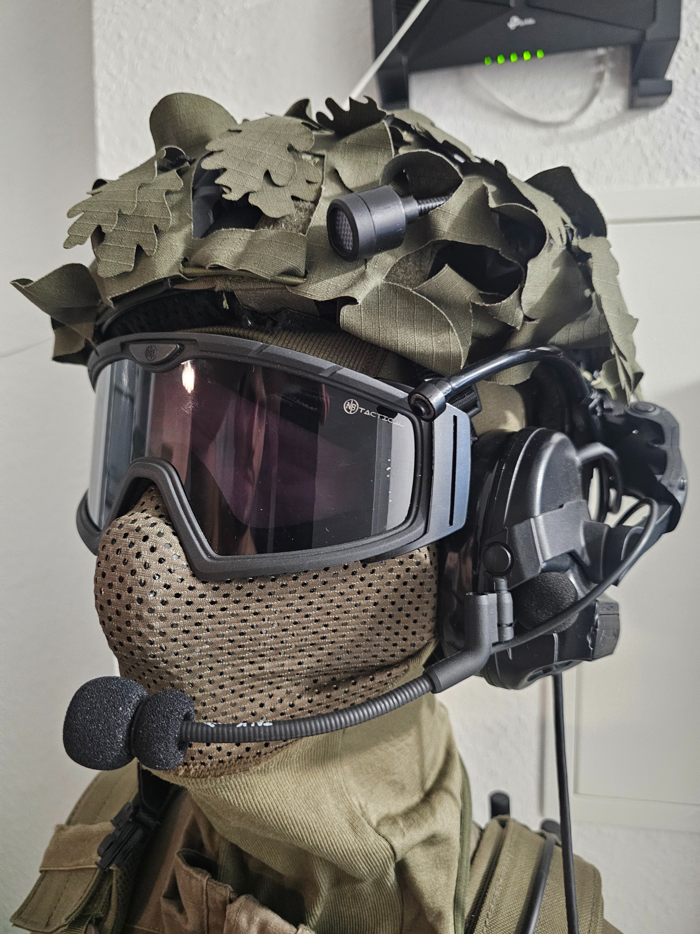 Airsoft Beschermingsset, FAST Helm met Tactische Headset en Bril en Gelaatsscherm en Nachtzichtmodel. voor Openlucht Paintball Jacht Het Schieten Spelen,Sets g