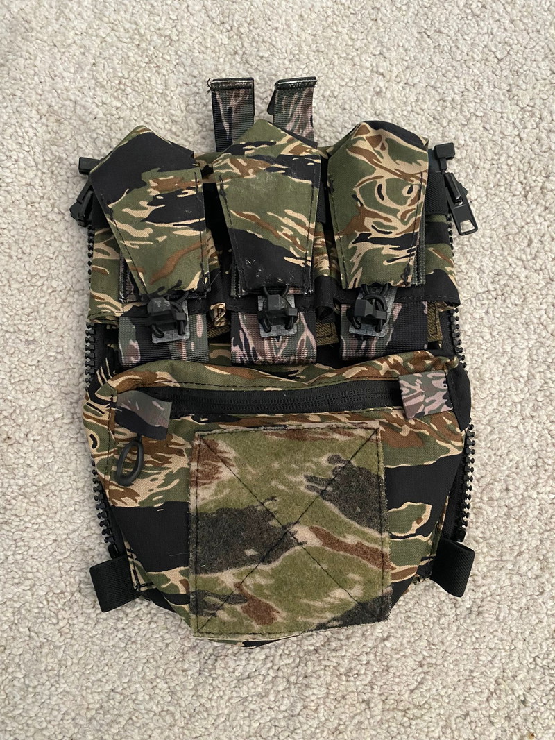 Afbeelding 1 van Ferro Style tigerstripe backpannel, dangle pouch