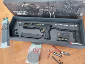 Image for Brand New Tokyo Marui Scorpion Mod M + Drum Mag + Mid-Cap + 2 Lipo Battery + Adaptateur Dean + 3 Fuse 20 A