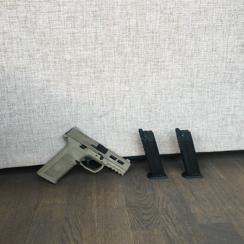 Image 1 for Leopard gun IICS + 2 mags