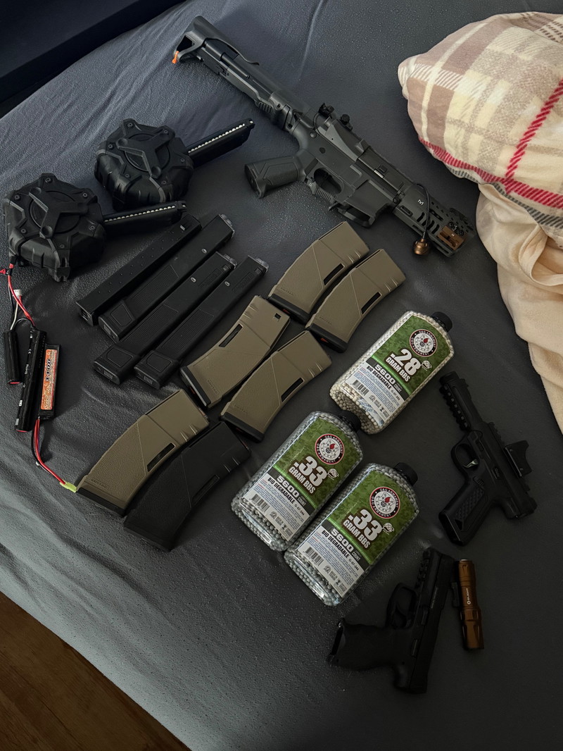 Imagen 1 de Beetje vanalles wapens bbs lamp magazijnen enzo