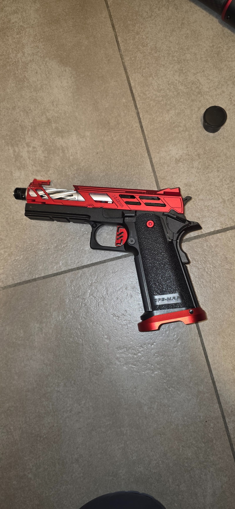 Rood / zwarte custom capa – 1. kép