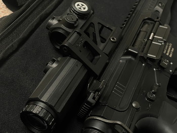 Afbeelding 2 van ICS CXP-MARS II Carbine M4 Zeer goede staat Novritsch Red Dot + Magnifier optix 3x + flashlight + 6 mags + Lipo's