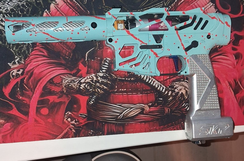 Afbeelding 1 van skull perform ance Tecnica shiny cyan/red full build with polarstar F2s
